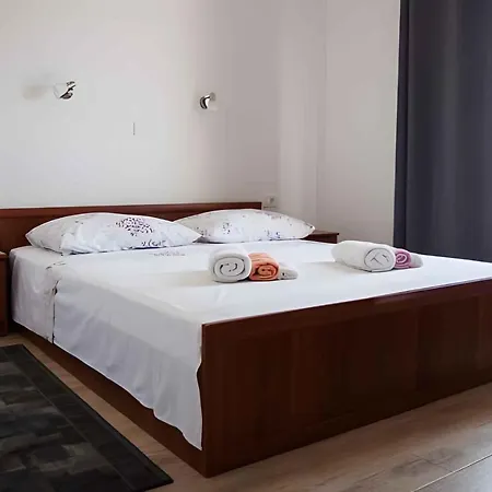Apartamento Studio In 45746 Sevid